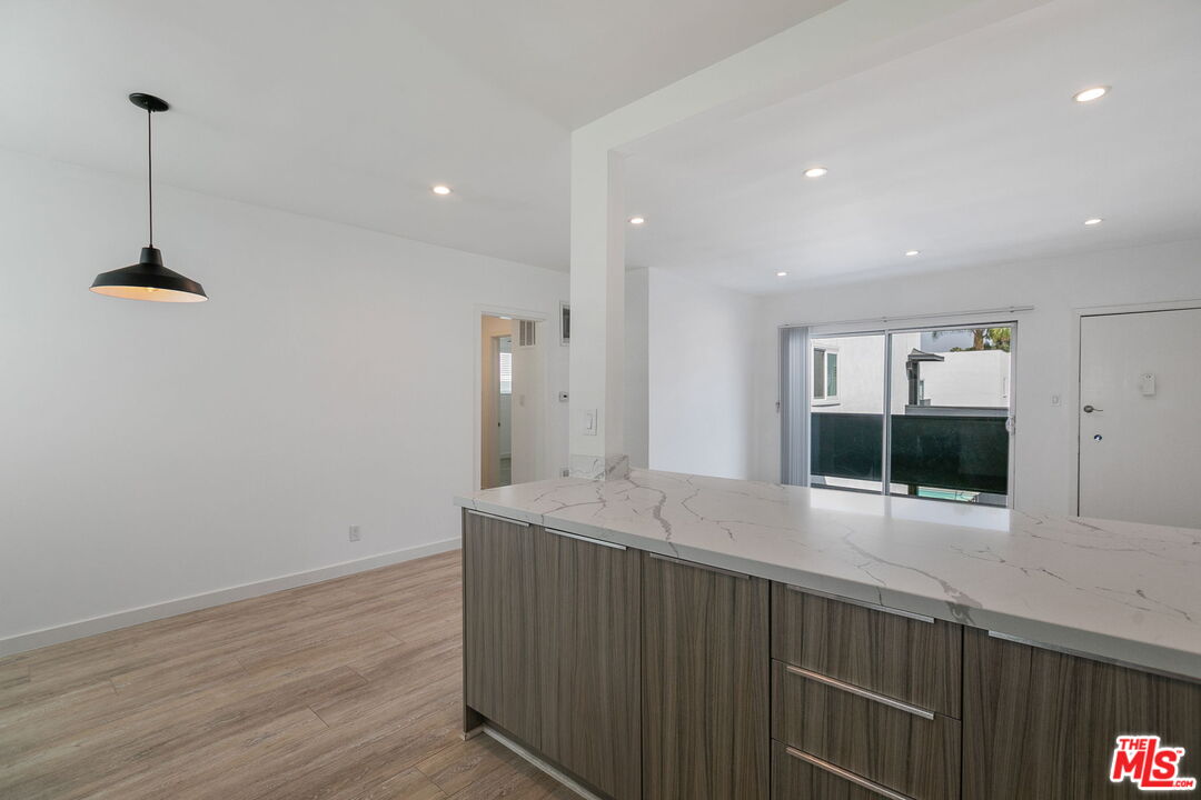 1261 N Laurel Ave Unit: 18