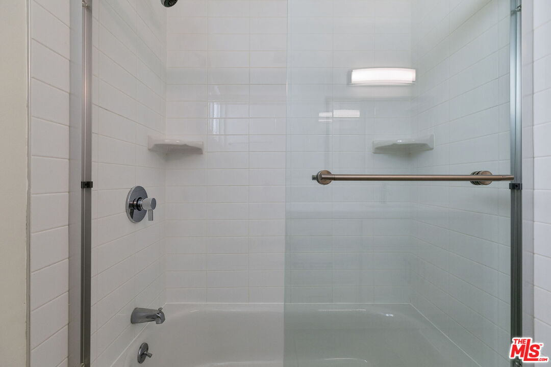 1261 N Laurel Ave Unit: 18