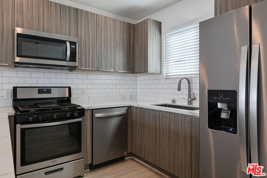 1261 N Laurel Ave Unit: 18