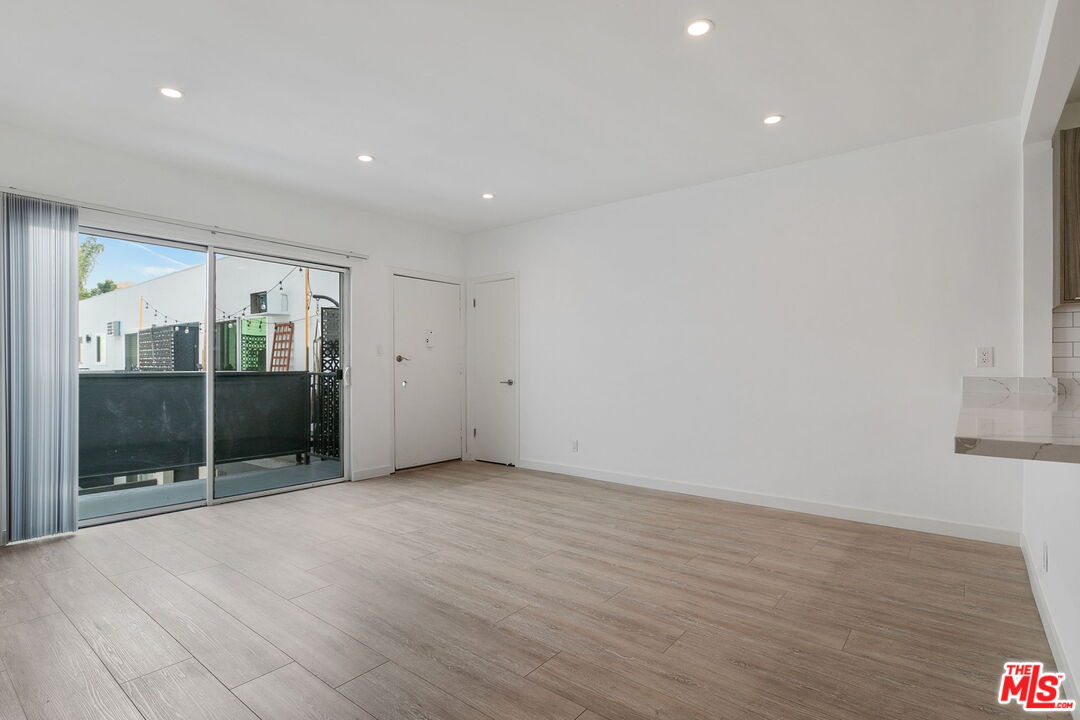 1261 N Laurel Ave Unit: 18
