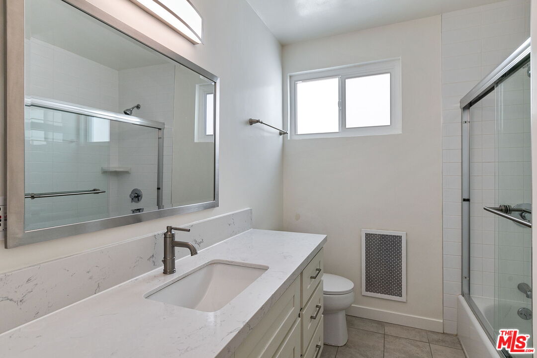 1261 N Laurel Ave Unit: 18