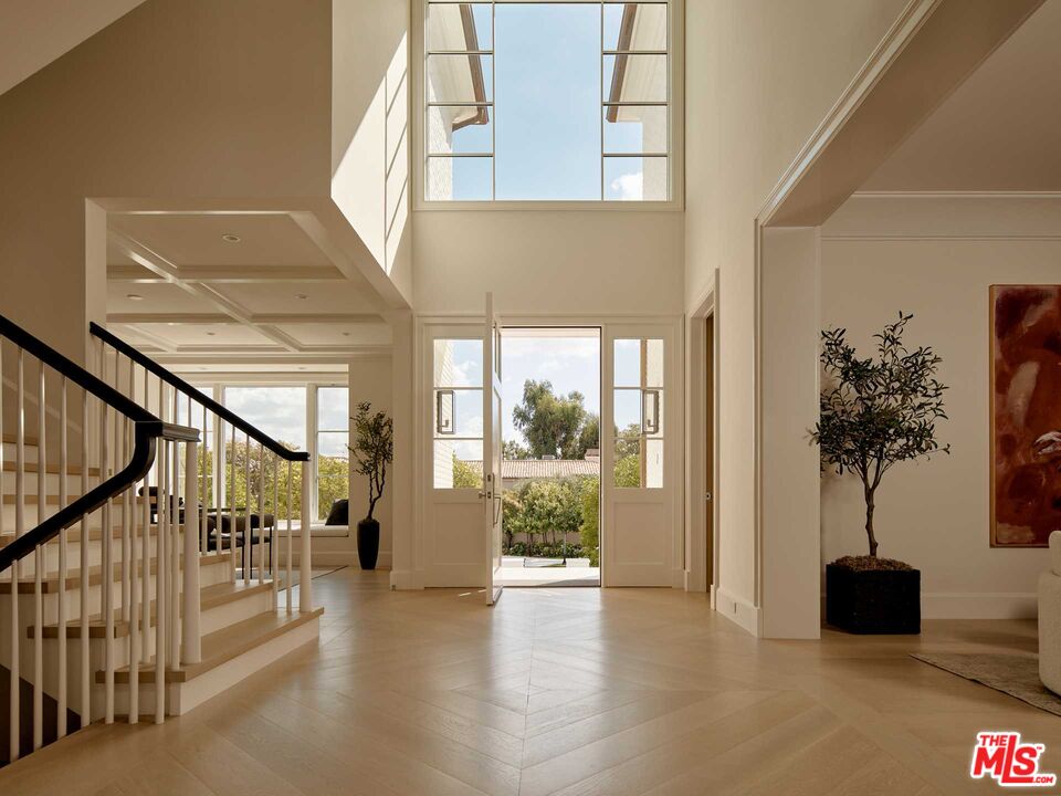 755 Napoli Dr