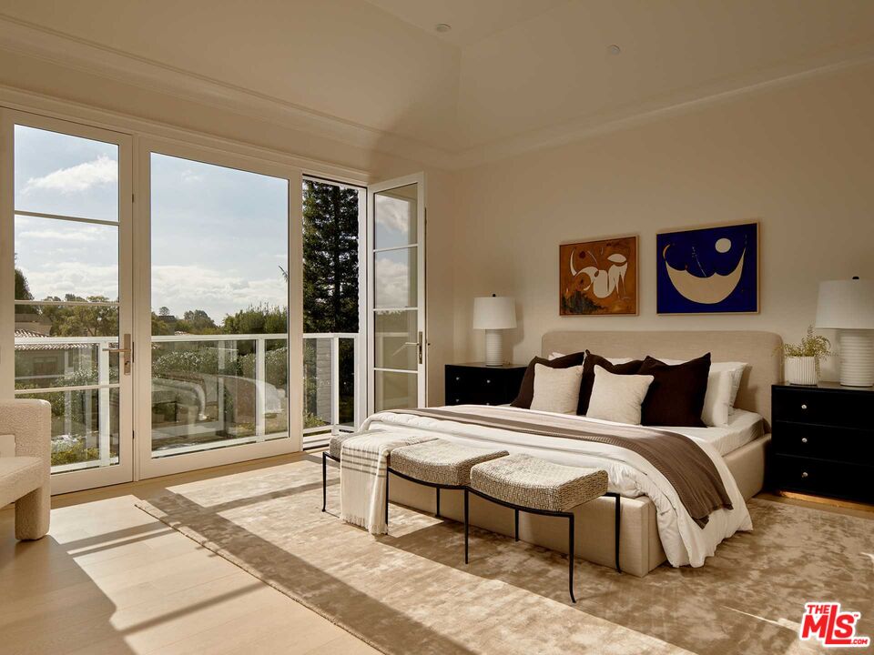 755 Napoli Dr