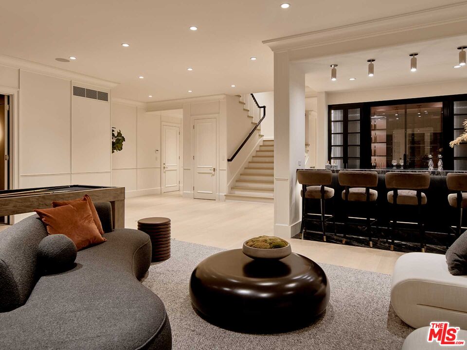 755 Napoli Dr