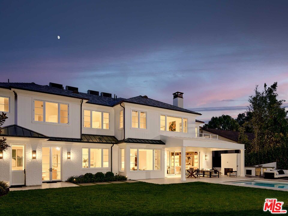 755 Napoli Dr