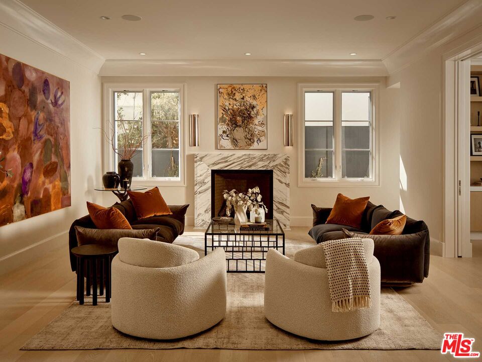 755 Napoli Dr