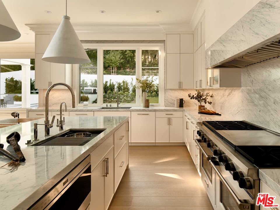 755 Napoli Dr
