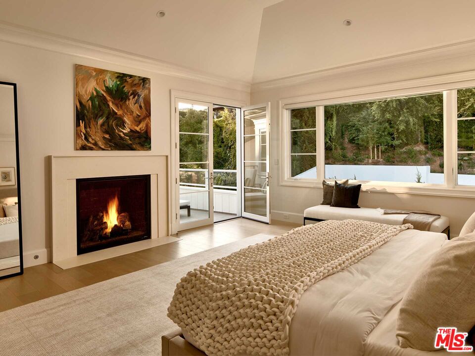 755 Napoli Dr
