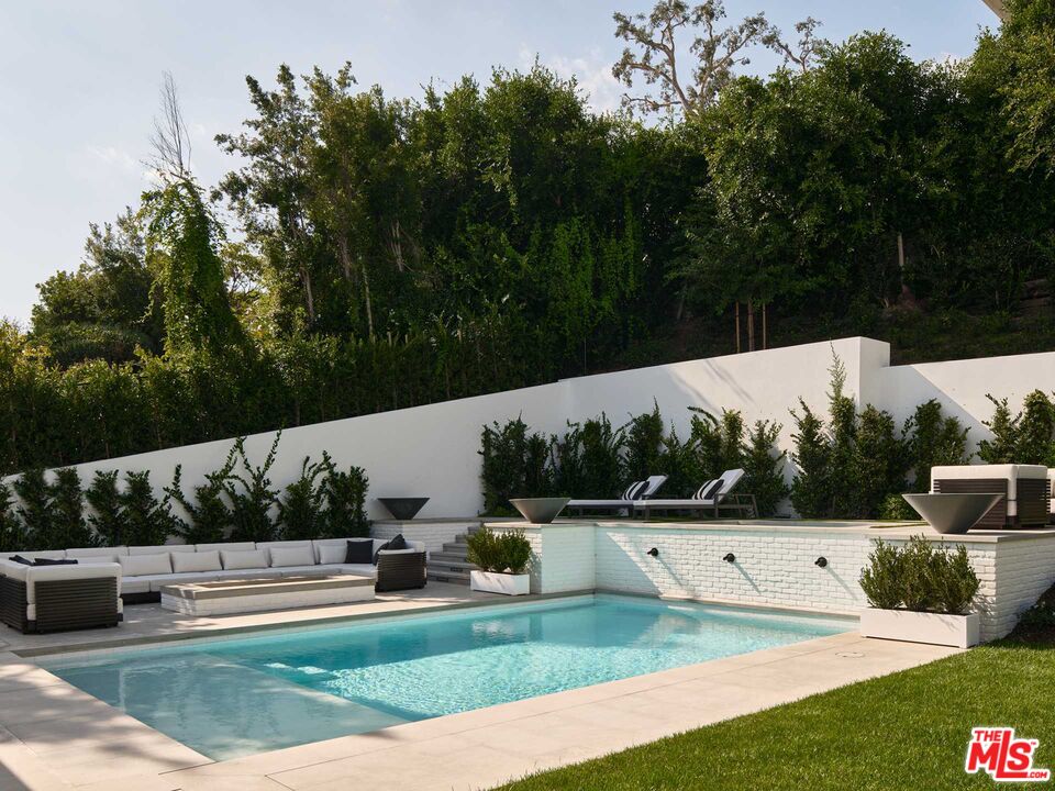 755 Napoli Dr