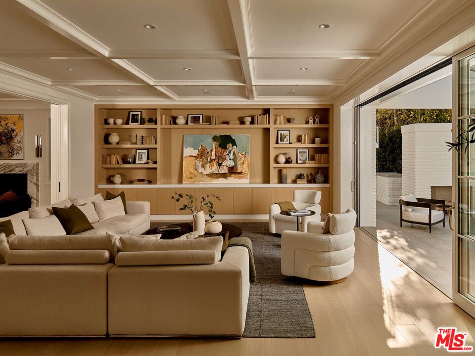 755 Napoli Dr
