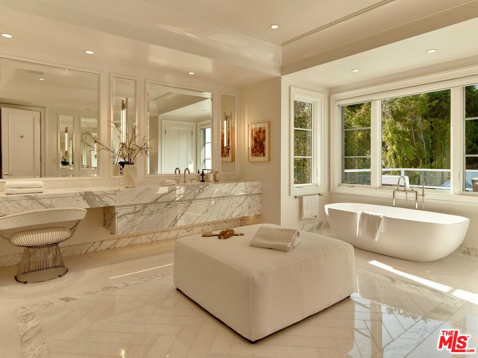 755 Napoli Dr