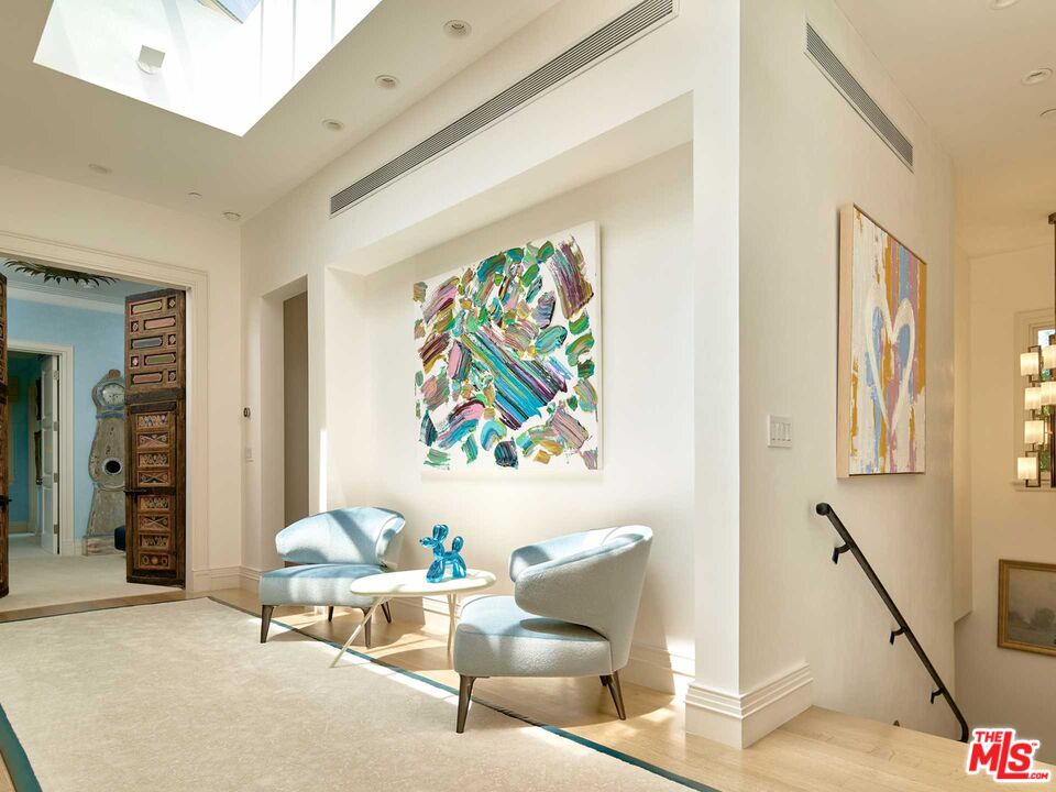 2020 Georgina Ave