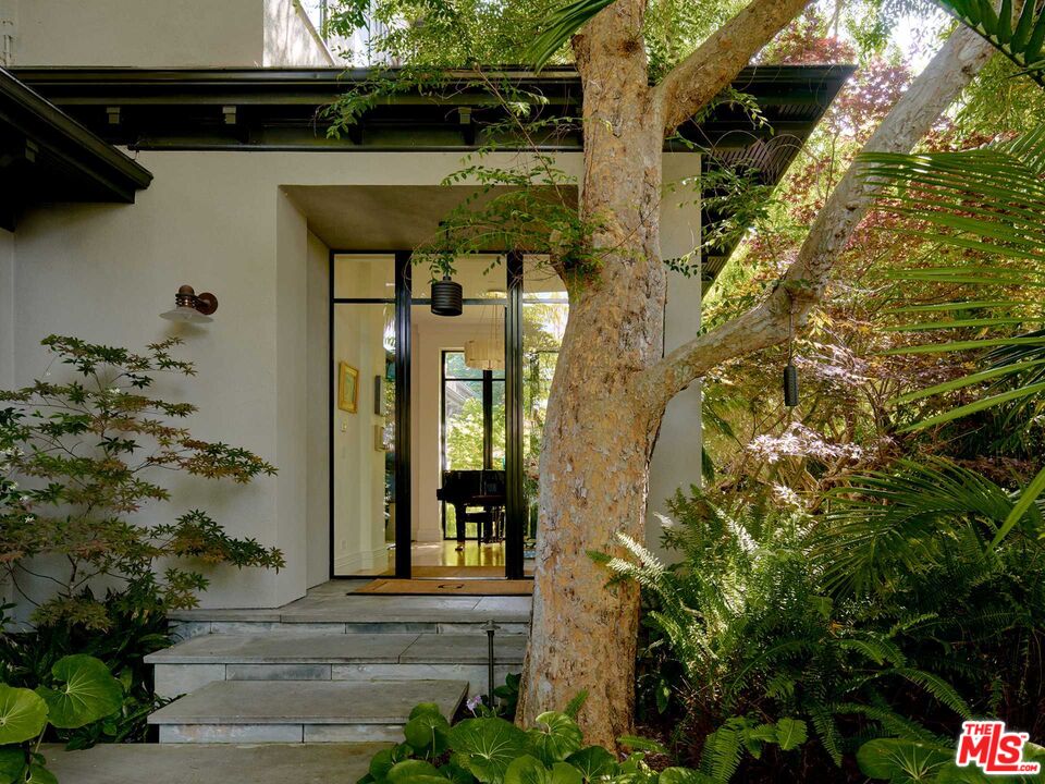 2020 Georgina Ave
