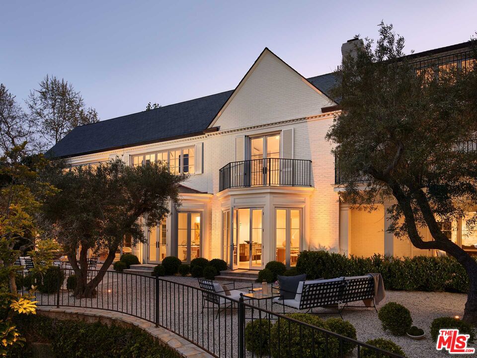 320 St Pierre Rd