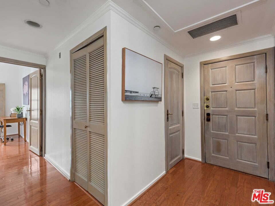 325 S Swall Dr Unit: 404