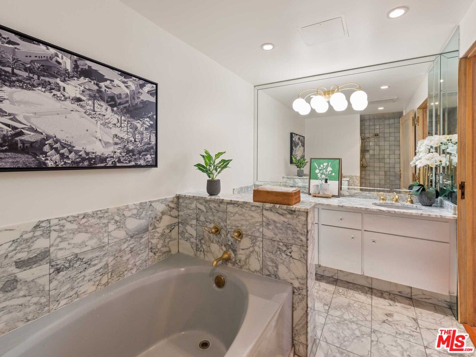 325 S Swall Dr Unit: 404
