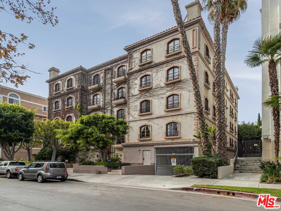 325 S Swall Dr Unit: 404