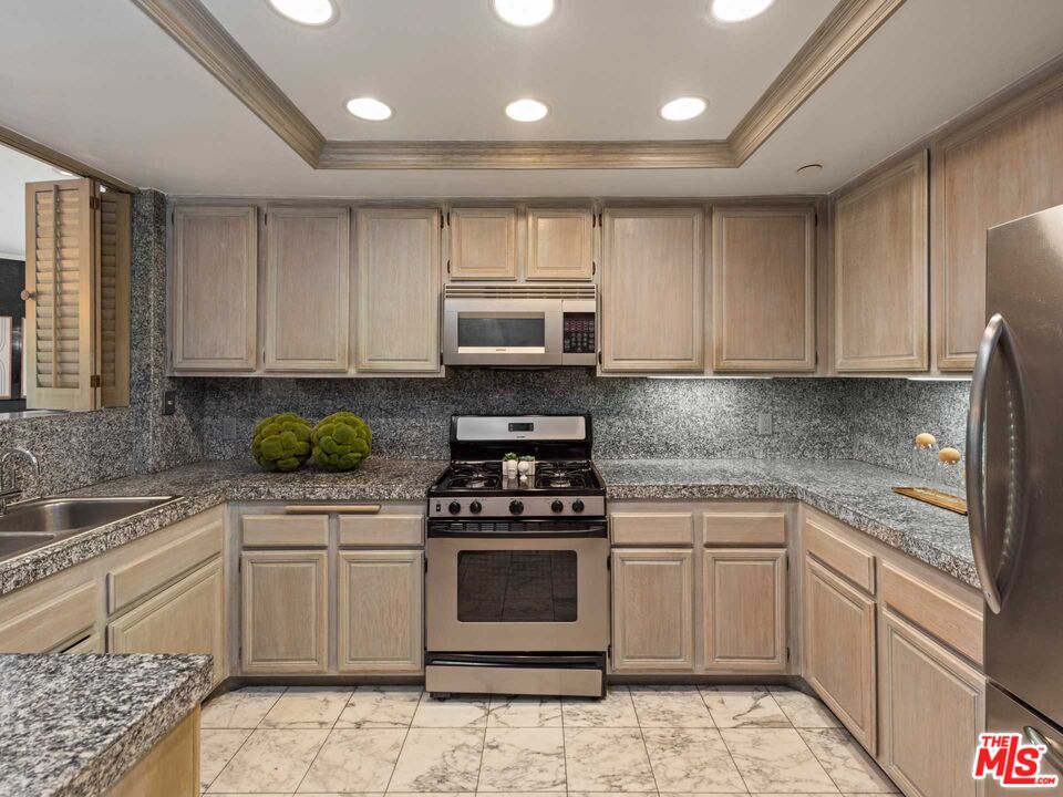 325 S Swall Dr Unit: 404