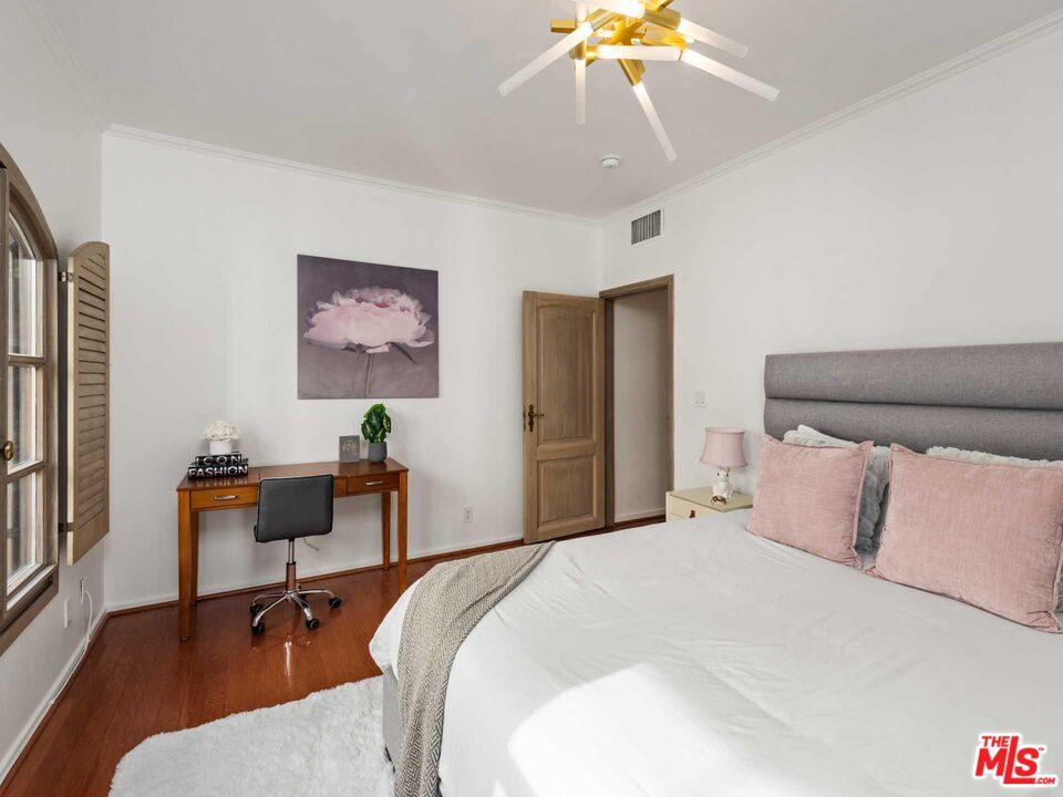 325 S Swall Dr Unit: 404