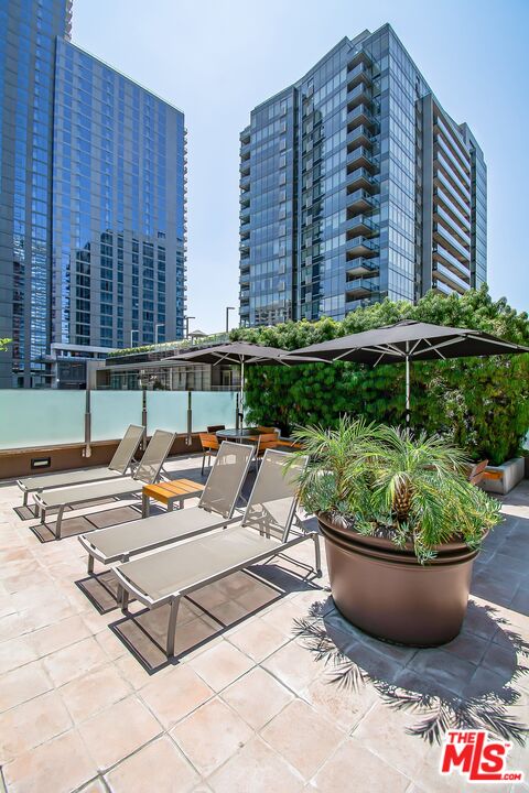 1100 S Hope St Unit: 1110