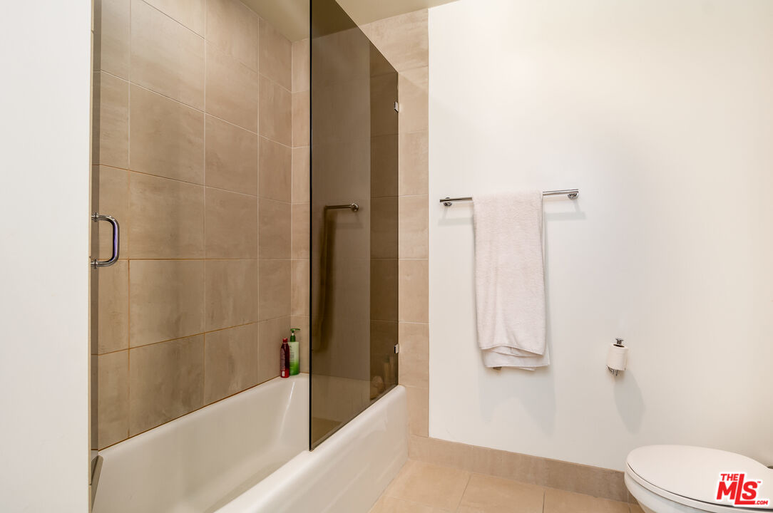 1100 S Hope St Unit: 1110