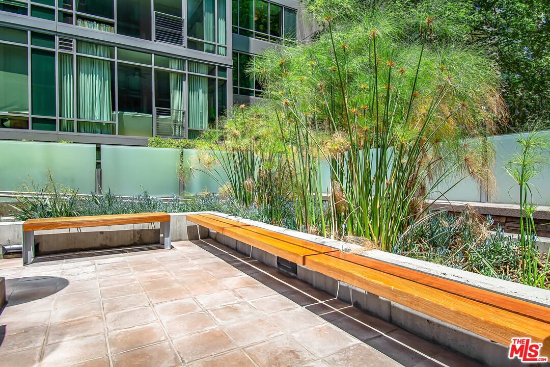 1100 S Hope St Unit: 1110