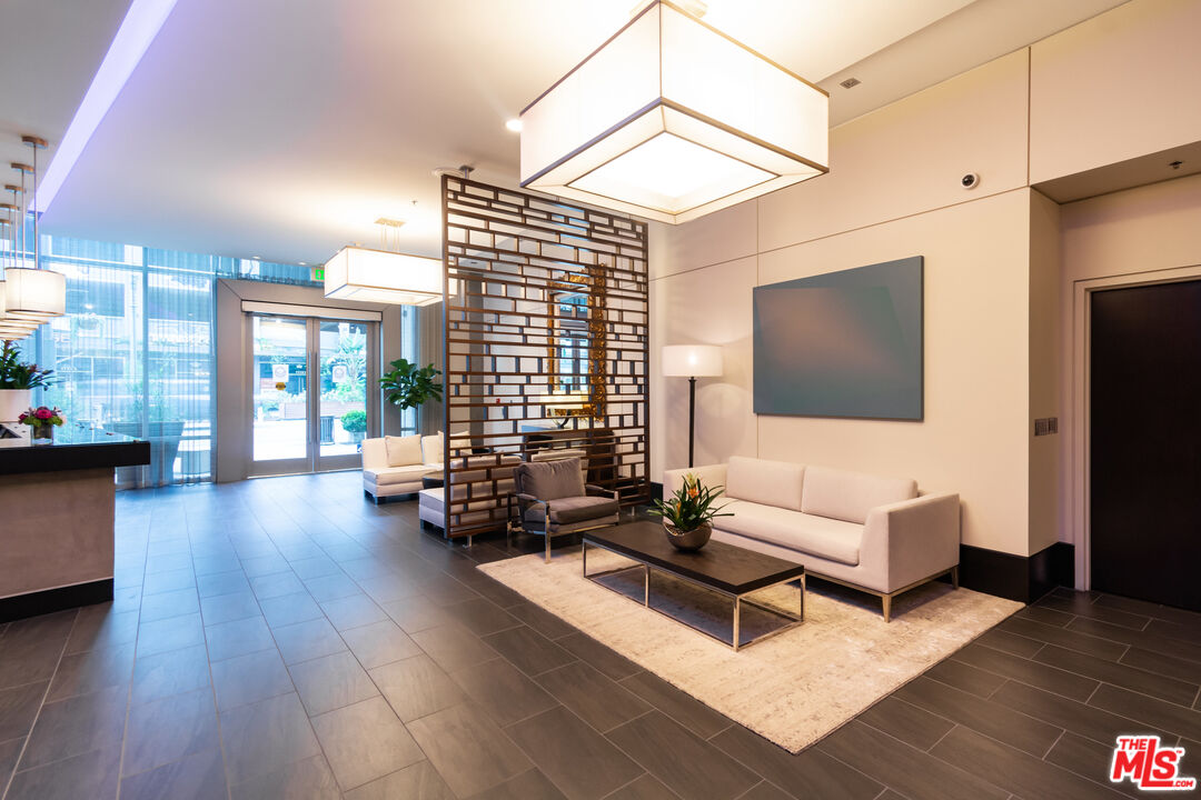 1100 S Hope St Unit: 1110