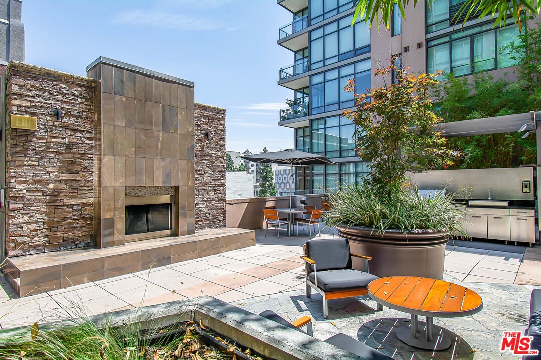 1100 S Hope St Unit: 1110