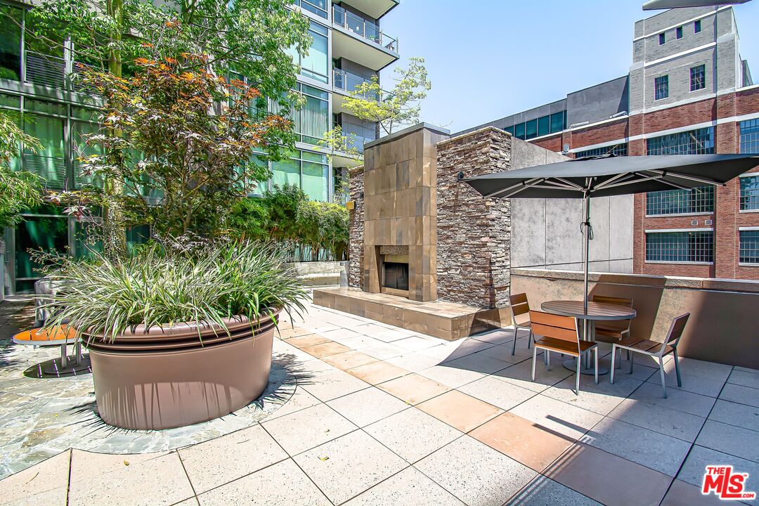 1100 S Hope St Unit: 1110