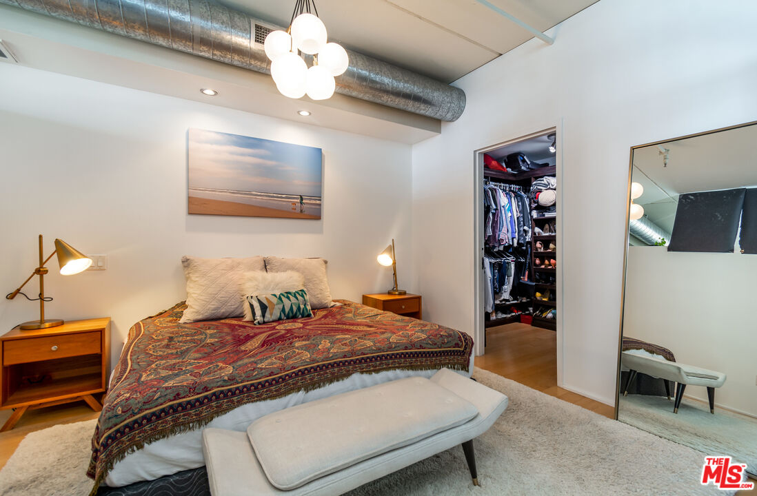 1100 S Hope St Unit: 1110
