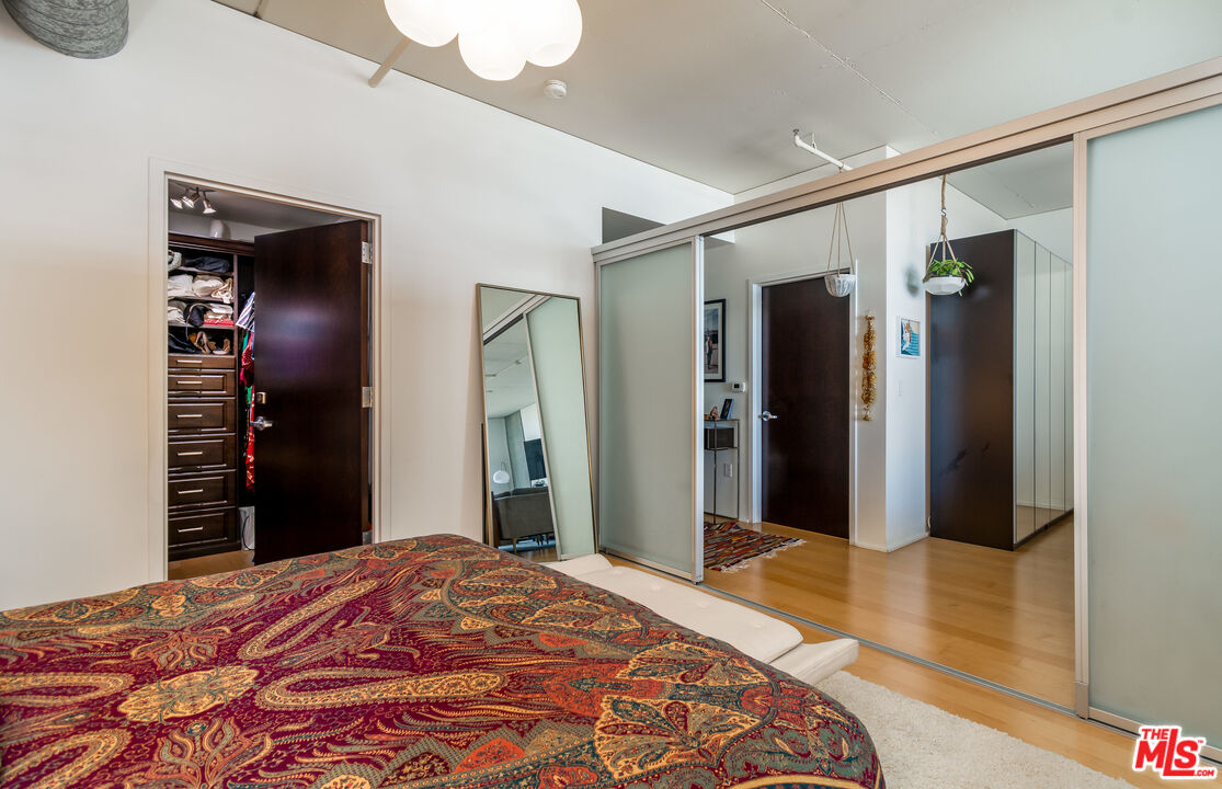 1100 S Hope St Unit: 1110