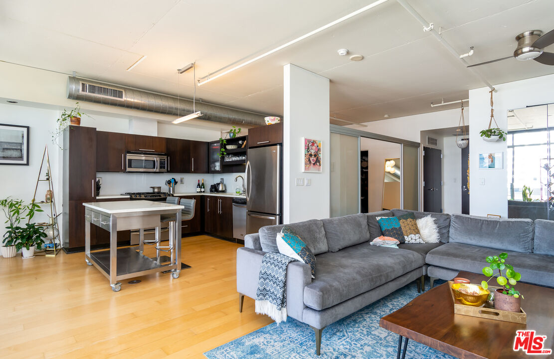 1100 S Hope St Unit: 1110