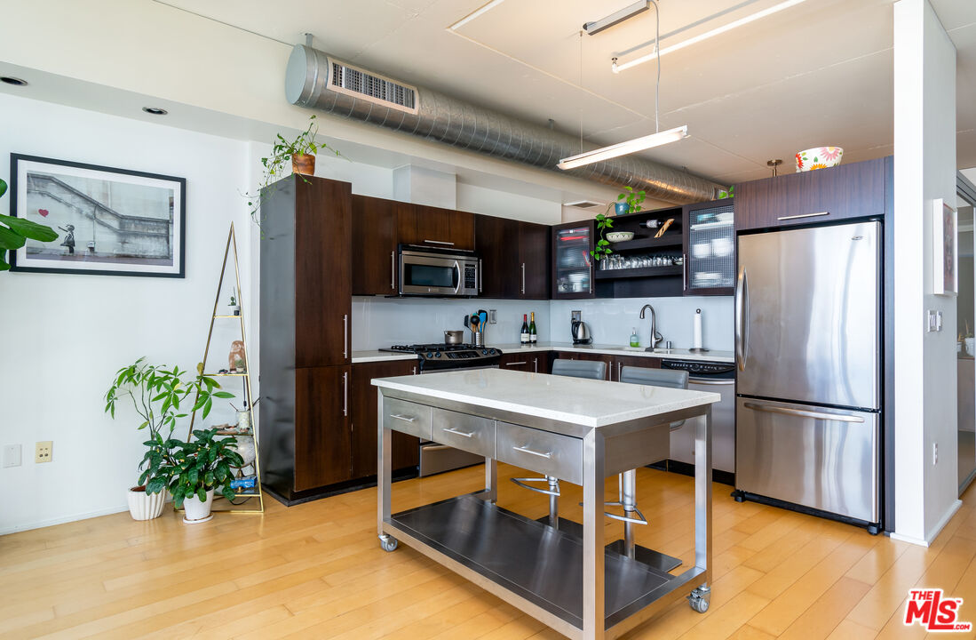 1100 S Hope St Unit: 1110