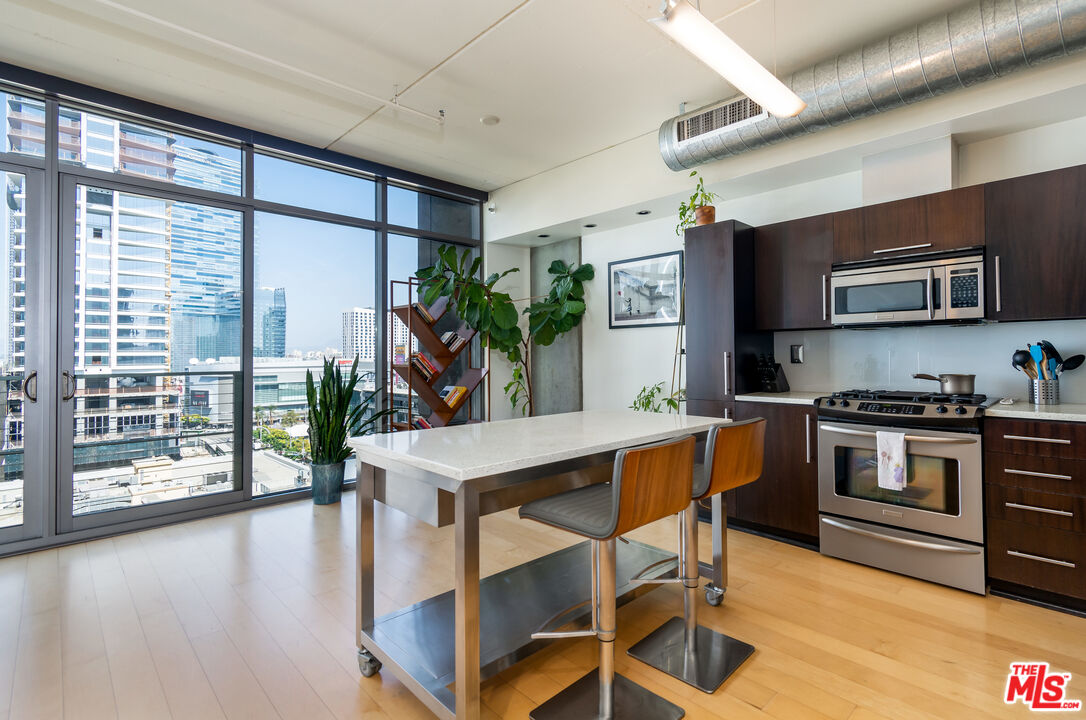 1100 S Hope St Unit: 1110
