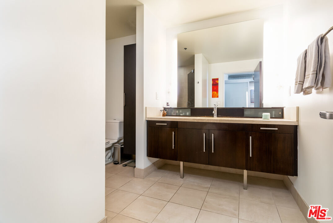 1100 S Hope St Unit: 1110