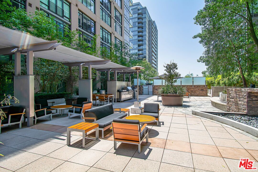1100 S Hope St Unit: 1110