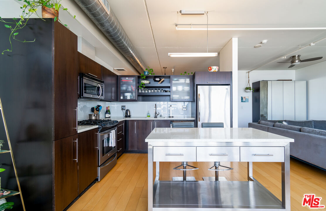 1100 S Hope St Unit: 1110