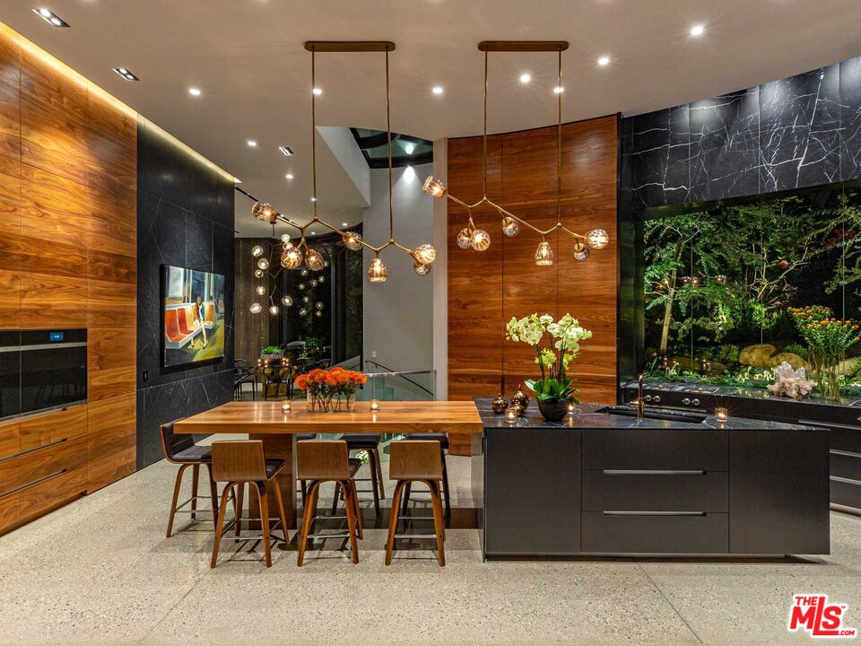 8517 Franklin Ave
