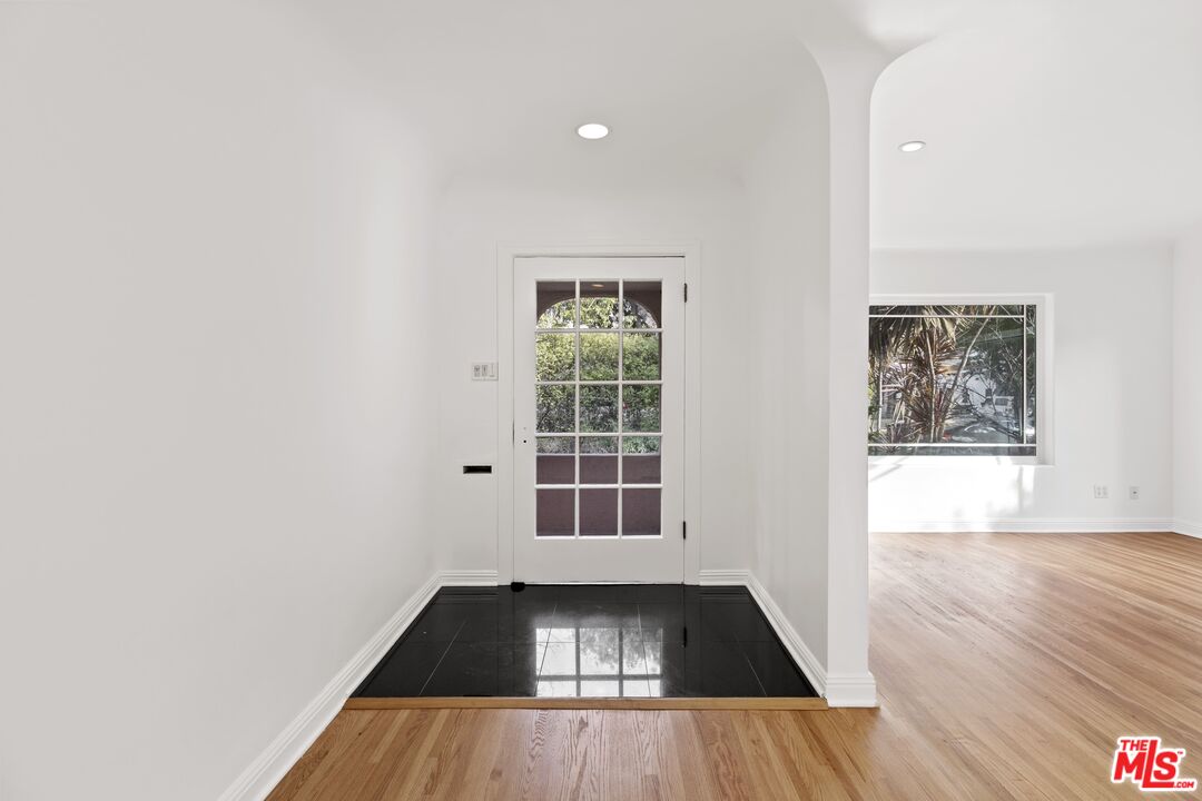 1221 Poinsettia Dr