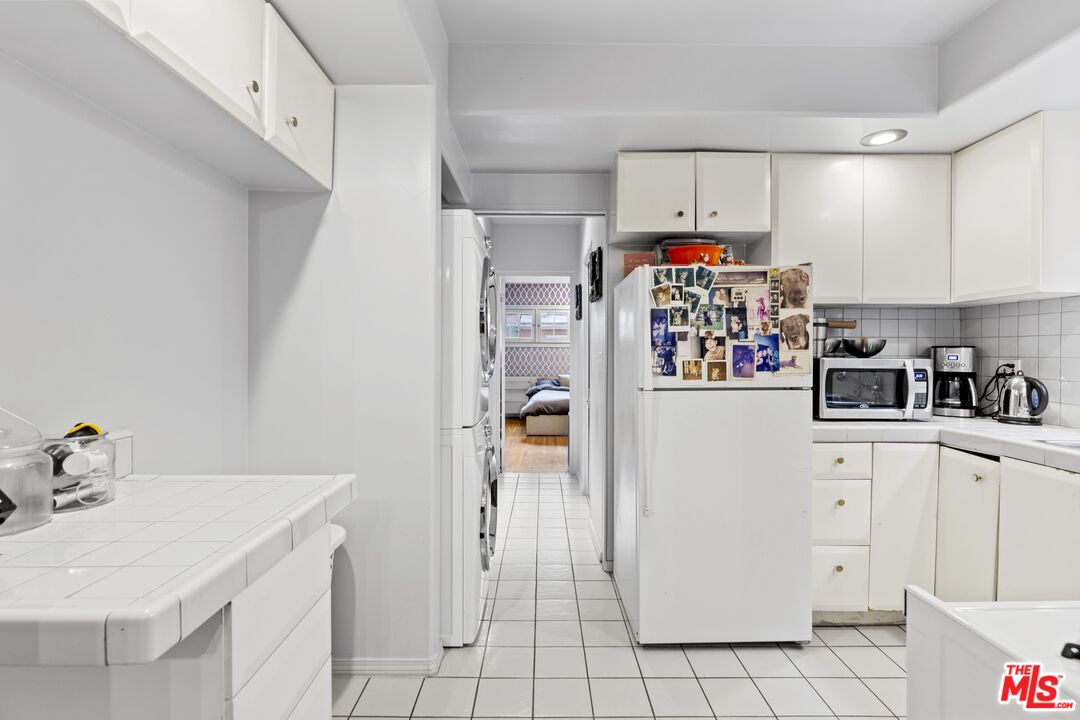 1221 Poinsettia Dr