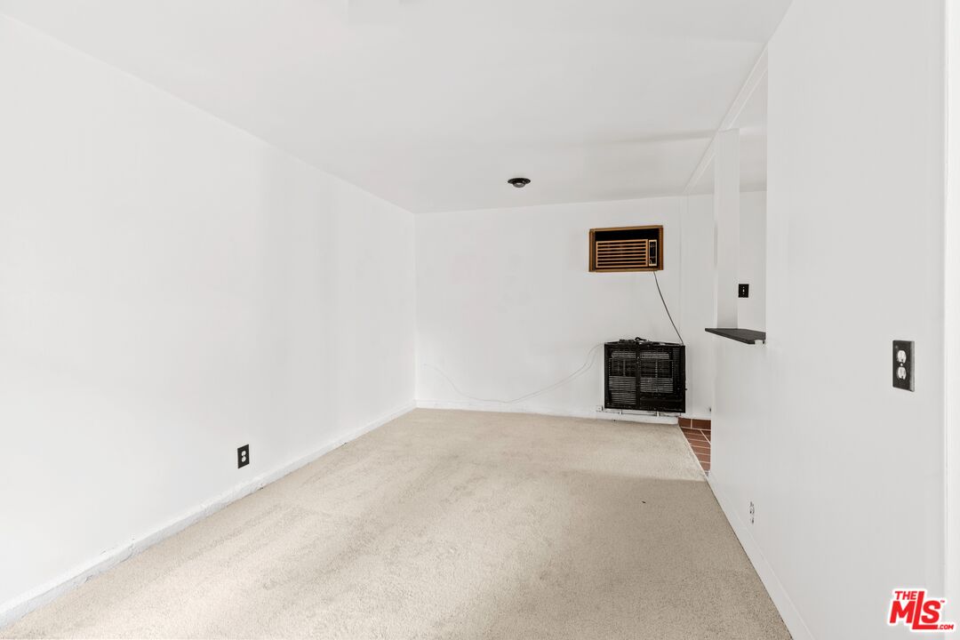 1221 Poinsettia Dr