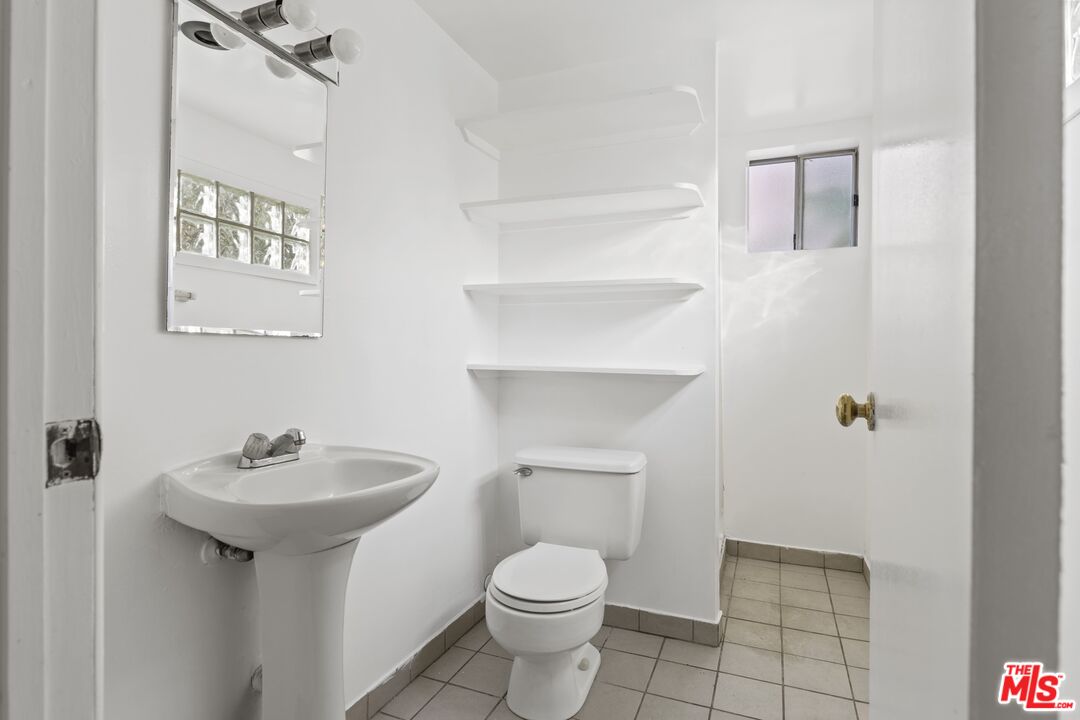 1221 Poinsettia Dr