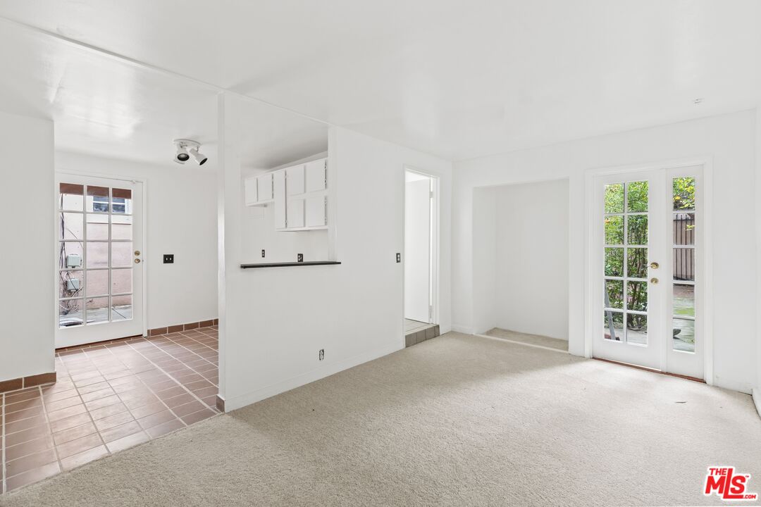1221 Poinsettia Dr
