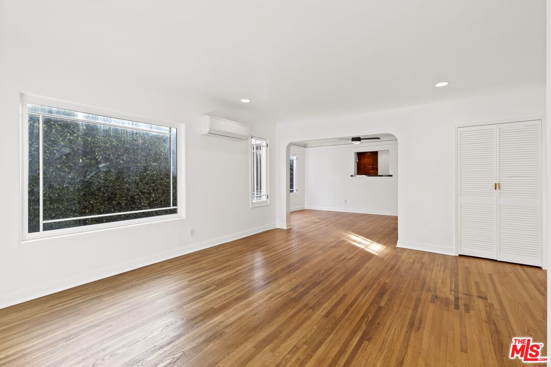 1221 Poinsettia Dr