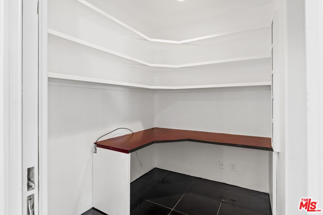 1221 Poinsettia Dr