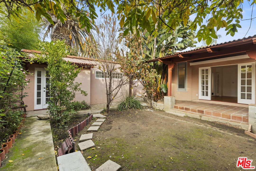 1221 Poinsettia Dr