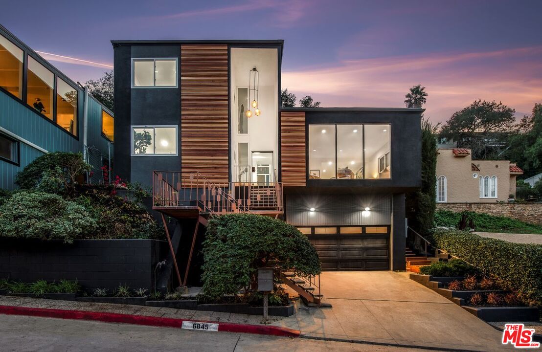 6845 Pacific View Dr