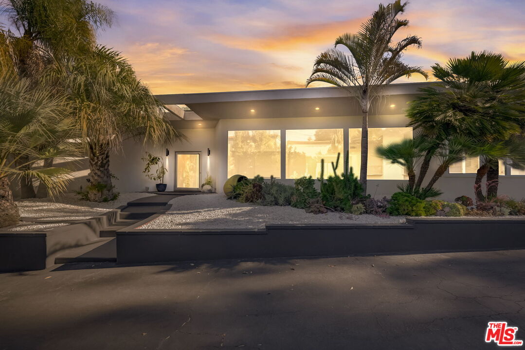 3253 Dos Palos Dr