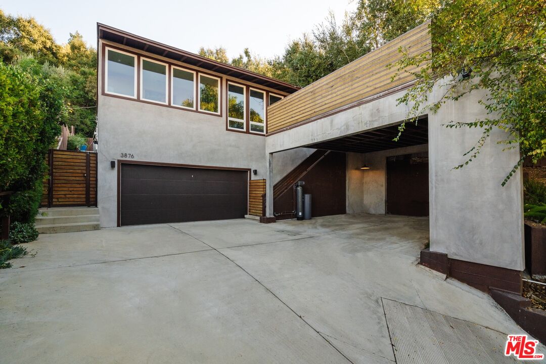 3876 Reklaw Dr