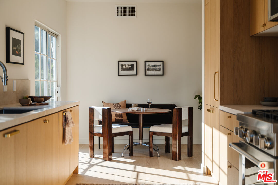 100 N Wetherly Dr Unit: PH D